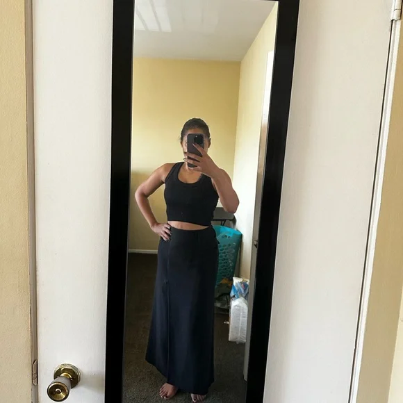 Armani Collezioni Classic Black Wool Midi Skirt - Picture 5 of 9